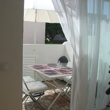 Apartment Overlooking Botanic Garden And Castle Lisbon